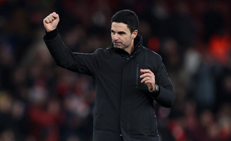 Arsenal-Trainer Mikel Arteta jubelt