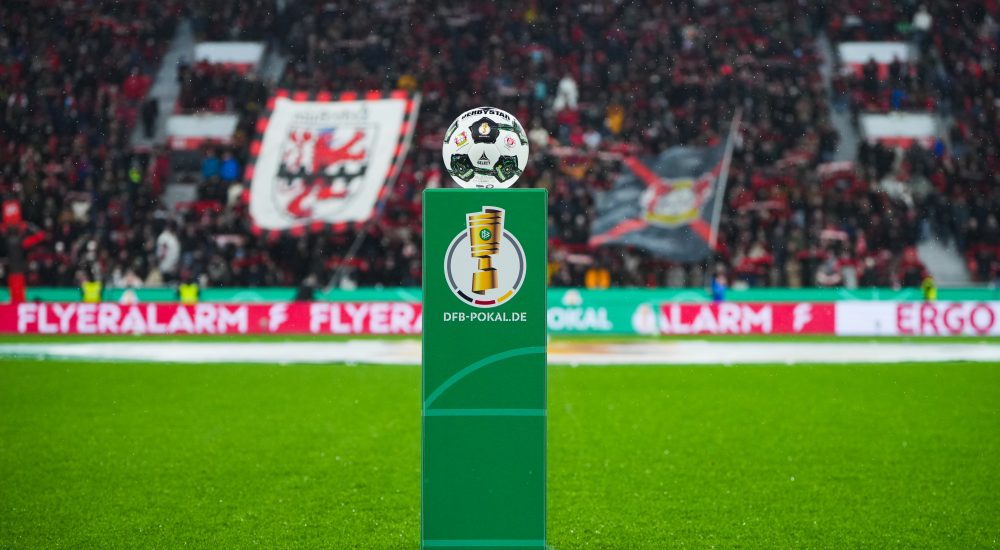 Bundesliga-Ball im Fokus, 1. Bundesliga