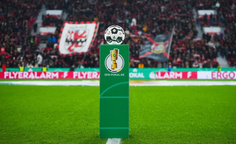 Bundesliga-Ball im Fokus, 1. Bundesliga
