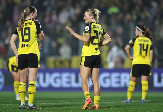 Ann-Sophie Vogel von den Frauen von Borussia Dortmund im Gespräch mit Annika Enderle / BVB