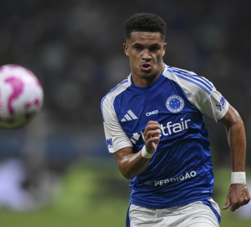 Kaua Prates von Cruzeiro Belo Horizonte - wechselt zu Borussia Dortmund / BVB - jagt einem Ball hinterher