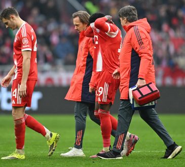 Alphonso Davies vom FC Bayern München verletzte sich am Samstagnachmittag