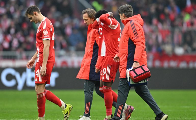 Alphonso Davies vom FC Bayern München verletzte sich am Samstagnachmittag