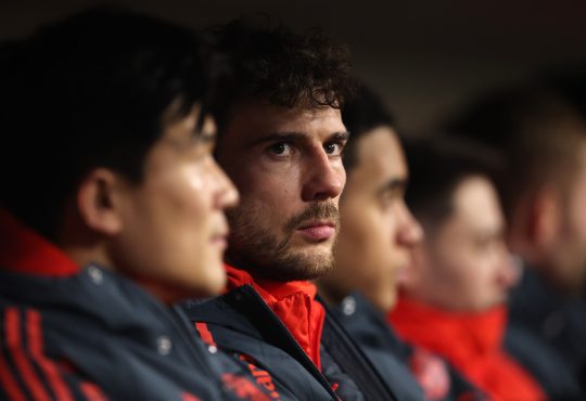 Leon Goretzka vom FC Bayern München auf der Bank