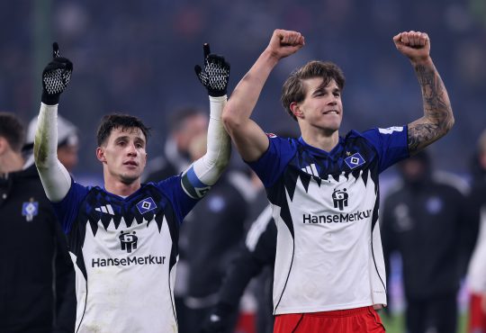 Luka Vuskovic und Nicolas Capaldo im Trikot vom Hamburger SV