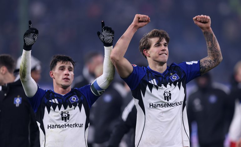 Luka Vuskovic und Nicolas Capaldo im Trikot vom Hamburger SV