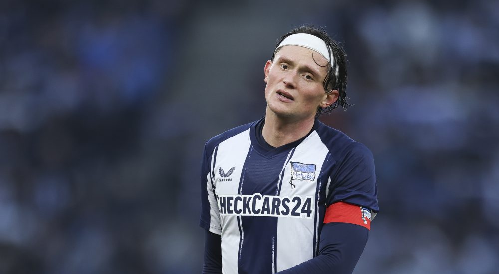 Fabia Reese im Trikot von Hertha BSC mit der Kapitänsbinde am Arm