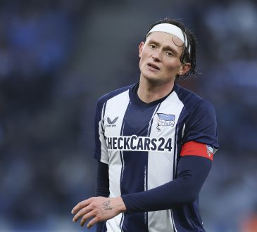 Fabia Reese im Trikot von Hertha BSC mit der Kapitänsbinde am Arm