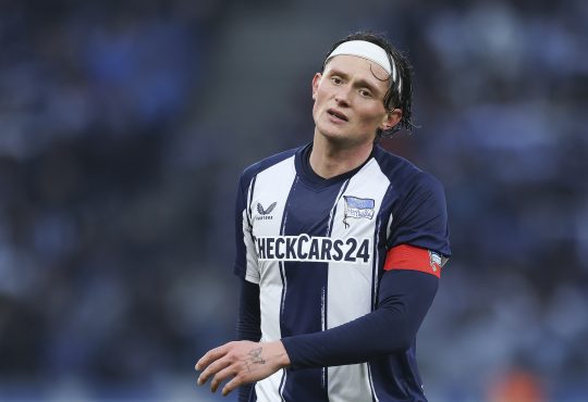 Fabia Reese im Trikot von Hertha BSC mit der Kapitänsbinde am Arm