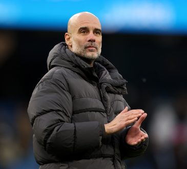 Pep Guardiola applaudiert nach einem Spiel