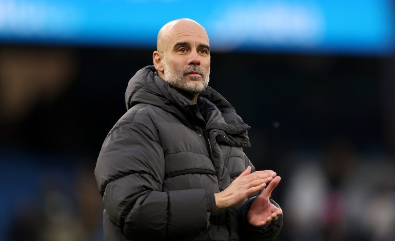 Pep Guardiola applaudiert nach einem Spiel