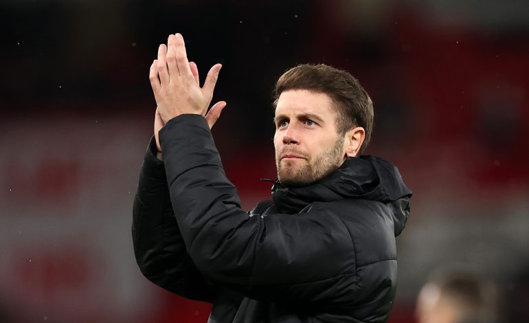 Brighton-Trainer Fabian Hürzeler applaudiert