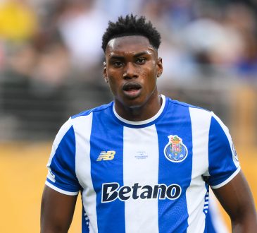 FC Porto-Stürmer Samu Aghehowa im Spiel