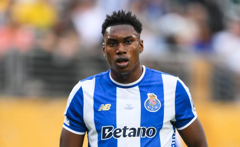 FC Porto-Stürmer Samu Aghehowa im Spiel