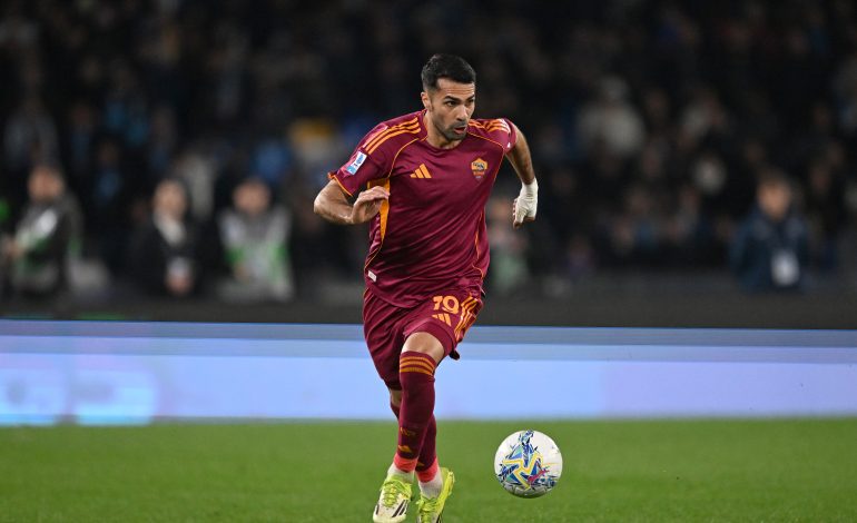 Zeki Celik im Trikot von der AS Rom