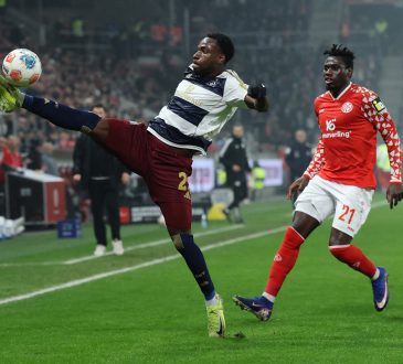 Philip Otele for Hamburger SV, controlling the ball in the air during und against FSV Mainz 05, on 20th February 2026.