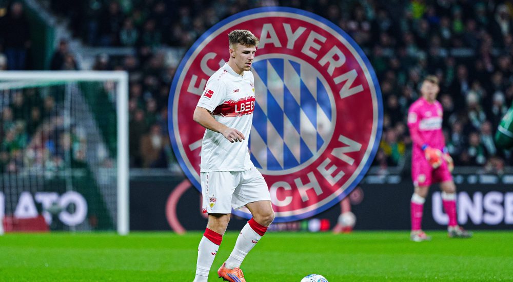 Finn Jeltsch im Trikot vom FC Bayern München. Im Hintergrund das Logo vom FC Bayern München