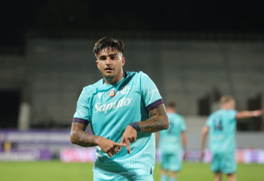 Bologna-Stürmer Santiago Castro macht einen Torjubel