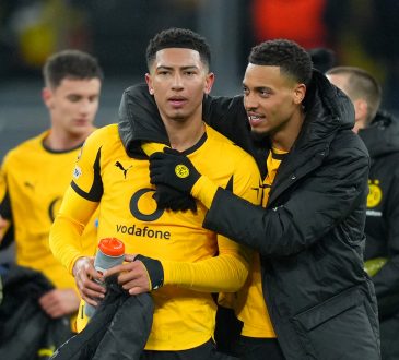 Jobe Bellingham und Felix Nmecha