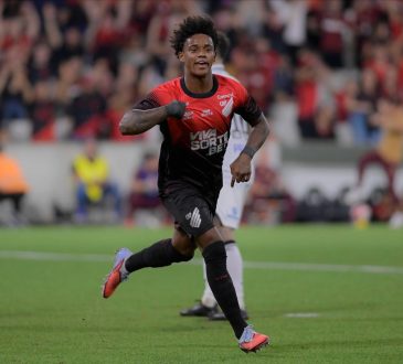 Bruninho im Trikot von Athletico Paranaense