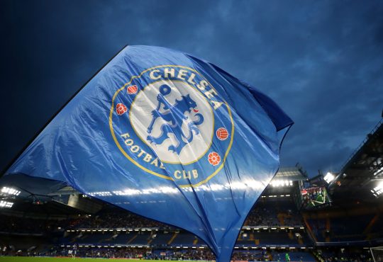 Die Chelsea-Flagge weht im Wind