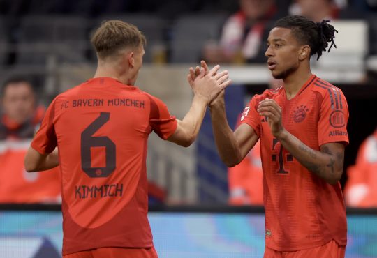 Joshua Kimmich und Michael Olise bei FC Bayern München