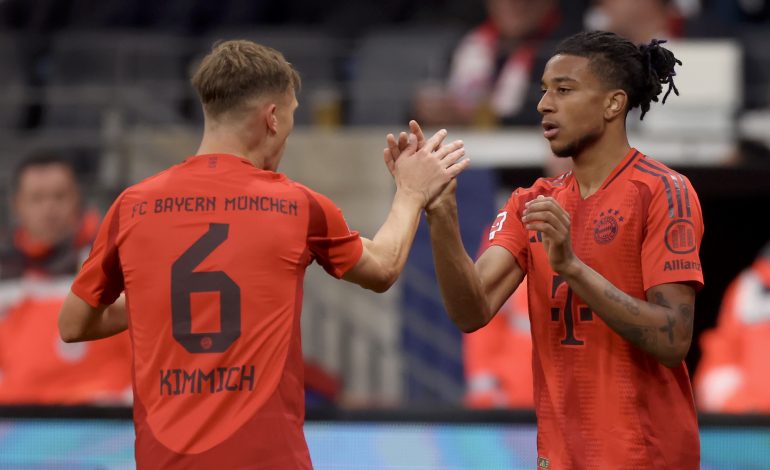Joshua Kimmich und Michael Olise bei FC Bayern München