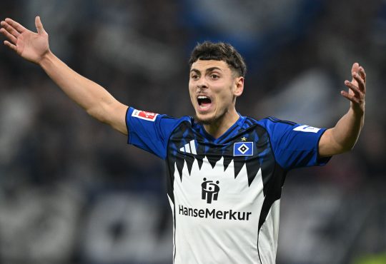 William Mikelbrencis im Trikot des HSV.