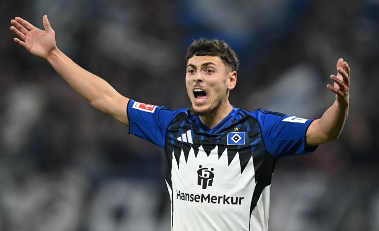 William Mikelbrencis im Trikot des HSV.