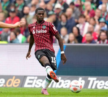 Noel Aseko im Trikot von Hannover 96