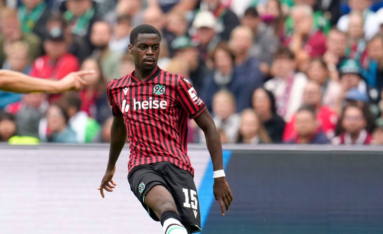Noel Aseko im Trikot von Hannover 96
