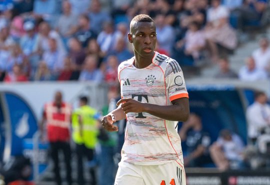 Nicolas Jackson im Trikot vom FC Bayern München