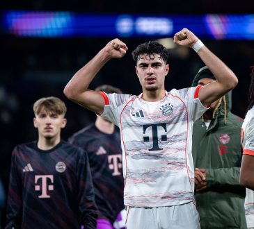 Aleksandar Pavlovic im Trikot vom FC Bayern München