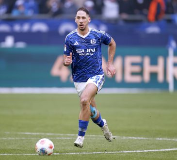 Nikola Katic im Trikot vom FC Schalke 04