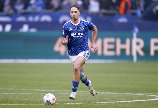 Nikola Katic im Trikot vom FC Schalke 04