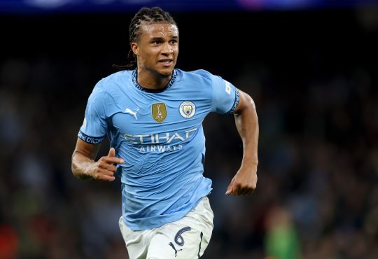 Manchester City-Verteidiger Nathan Ake in einem Spiel