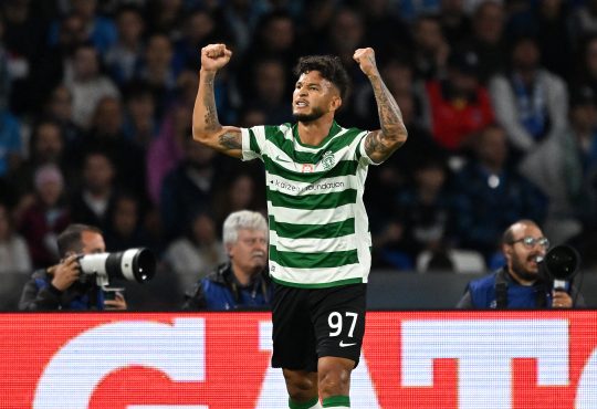 Luis Suarez jubelt im Sporting Trikot