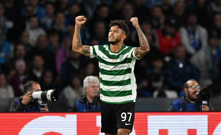 Luis Suarez jubelt im Sporting Trikot