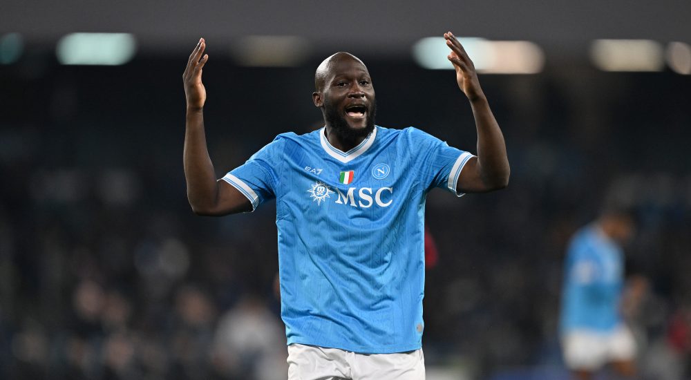 Romelu Lukaku zeigt seine Unzufriedenheit im Trikot der SSC Neapel.