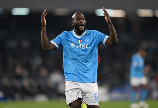 Romelu Lukaku zeigt seine Unzufriedenheit im Trikot der SSC Neapel.