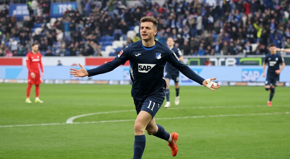 Fisnik Asllani von der TSG 1899 Hoffenheim jubelt nach seinem Treffer gegen den SC Freiburg