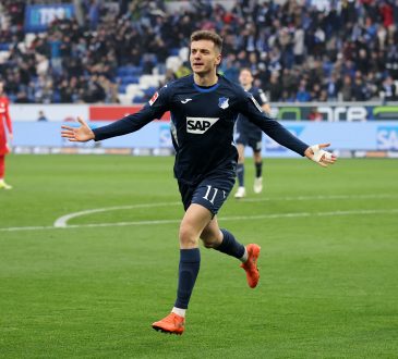 Fisnik Asllani von der TSG 1899 Hoffenheim jubelt nach seinem Treffer gegen den SC Freiburg