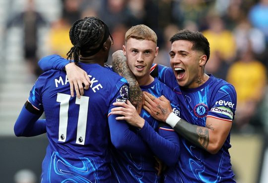 Enzo Fernandez mit Cole Palmer - Chelsea London