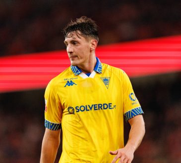 Felix Bacher im Trikot von Estoril Praia