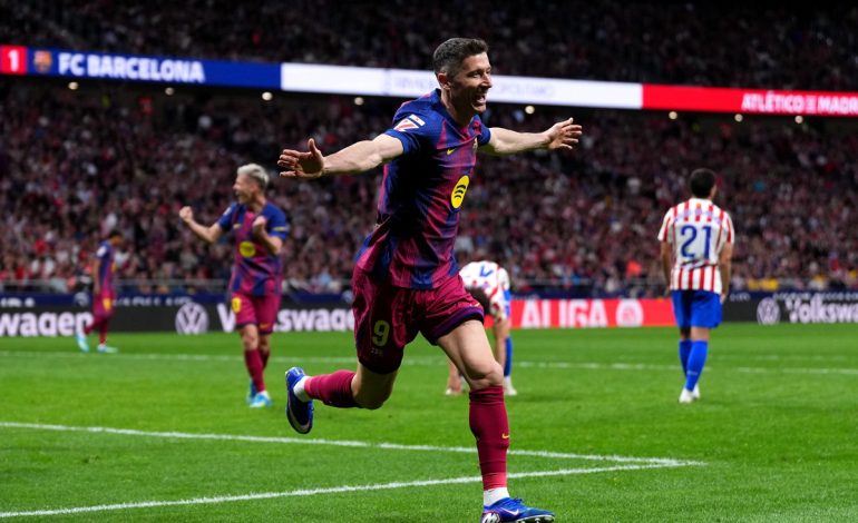 Robert Lewandowski - FC Barcelona v Atletico Madrid