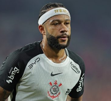 Memphis Depay im Trikot von Corinthians