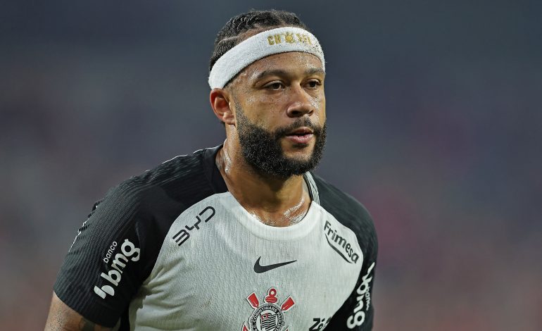 Memphis Depay im Trikot von Corinthians