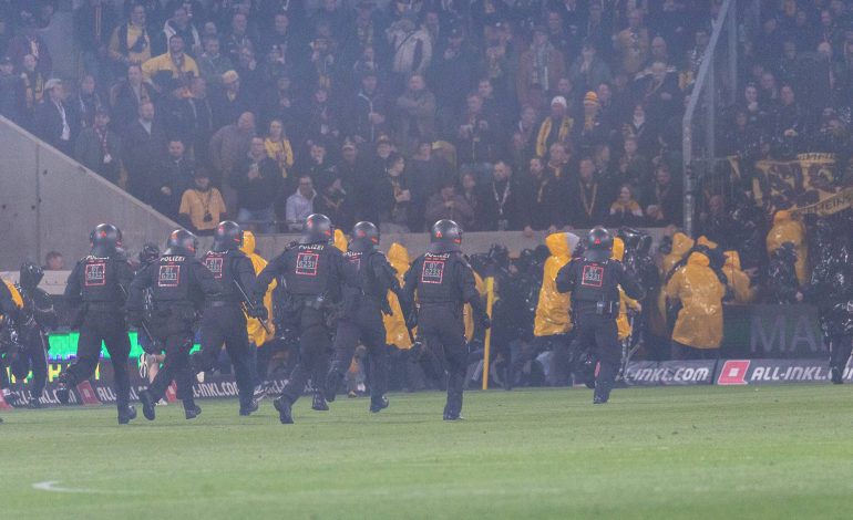 Polizei, Ultras, Dynamo Dresden gegen Hertha BSC
