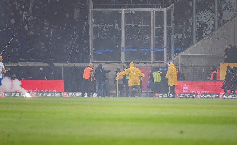 Hertha BSC vs Dynamo Dresden, Polizei, Fans
