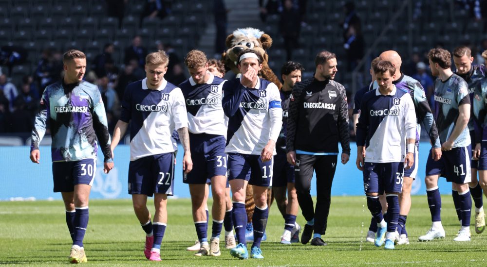 Spieler von Hertha BSC nach der Partie gegen Holstein Kiel